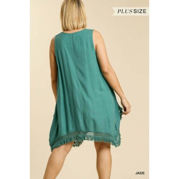 Umgee Plus Size Jade V-Neck Crochet Detail Sleeveless Dress - Picture 5 of 12